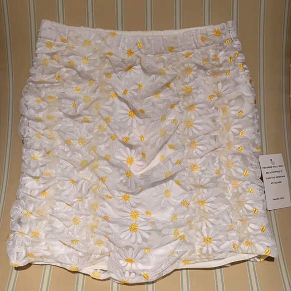 FOR LOVE AND LEMONS DAISY LACE MESH KNIT MINI SKIRT WITH RUNCHING FULLY LINED M - Picture 4 of 15